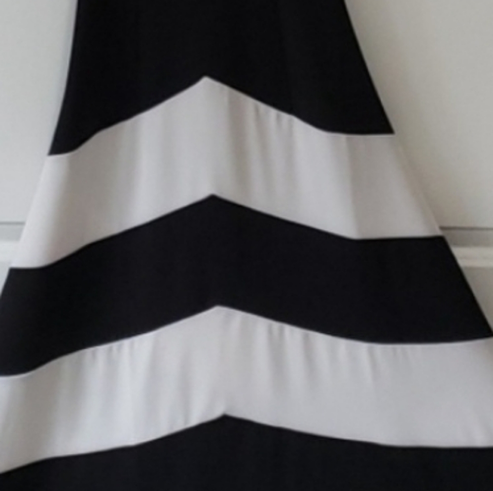 Anne Coco long stretchy black and white dress.size